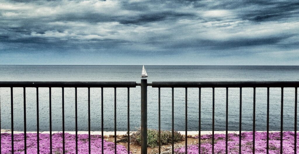 Riflessione sul silenzio nello sguardo in fotografia come condizione percettiva e spazio di osservazione nel paesaggio.